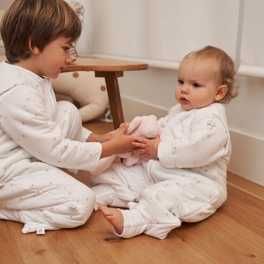 tímido Mirar atrás Enredo 10 pijamas de algodón orgánico para niñas y niños - ESSENCIALIS